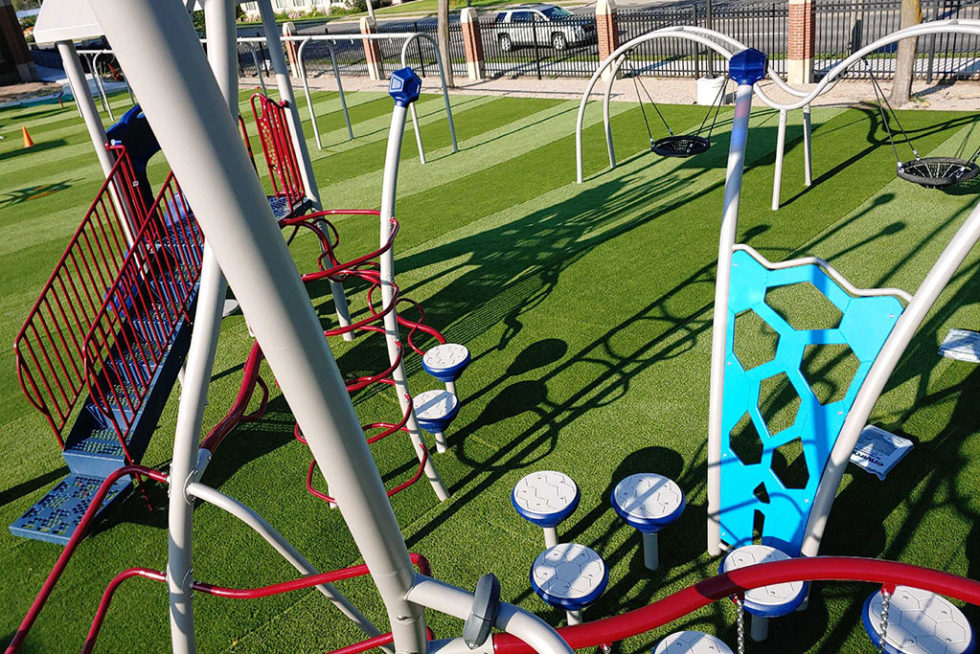 Лучший искусственный газон для школьных игровых площадок в Траверсе, Мичиган