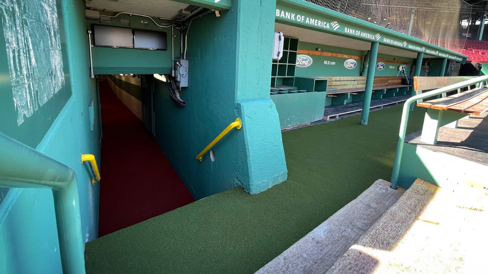 Boston Red Sox Upgrade Fenway Park Dugout en spelerstunnel met SYNLawn