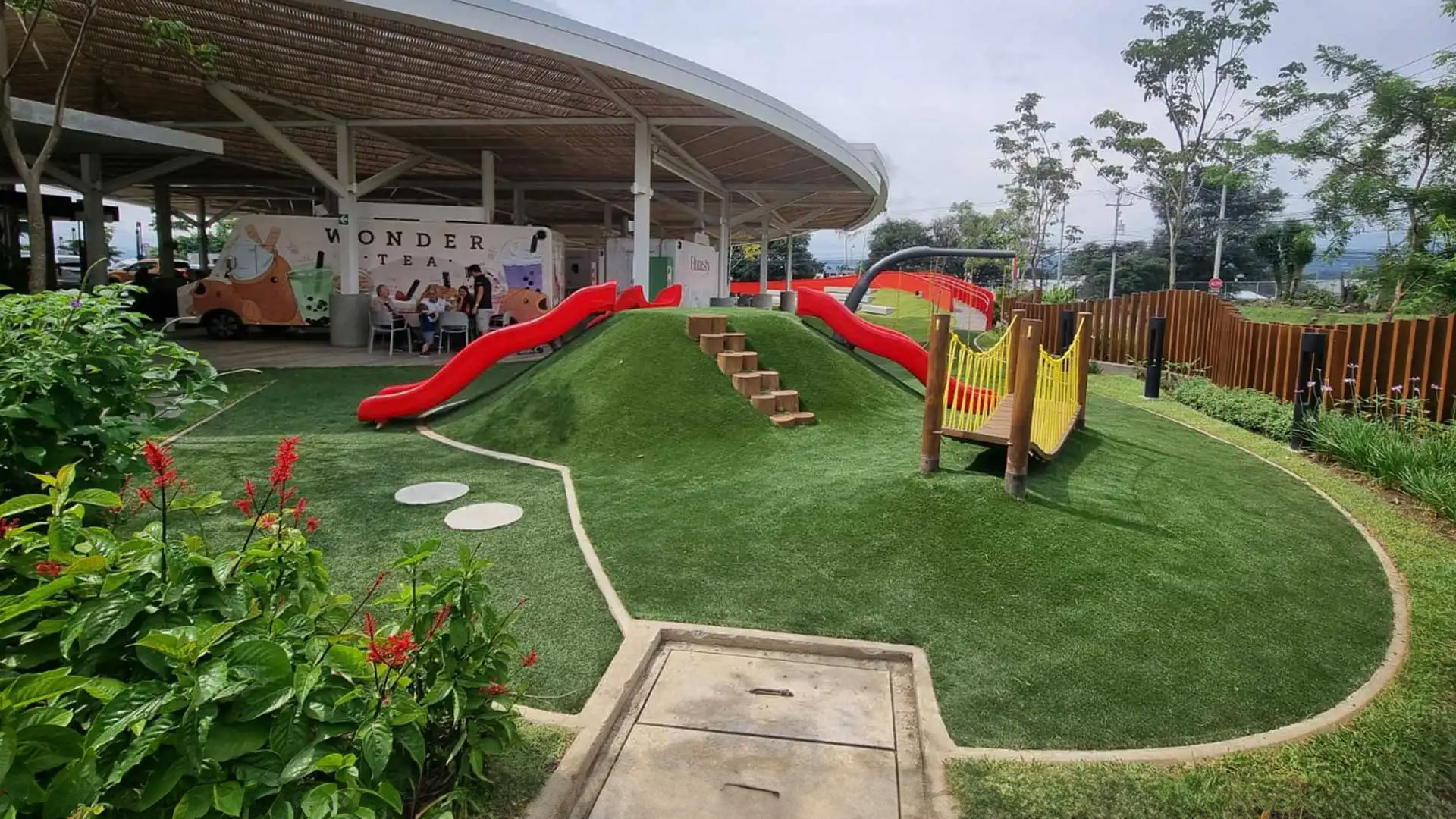 Cityzens Costa Rica Transforms Run-Down Area into Kid-Safe Playground