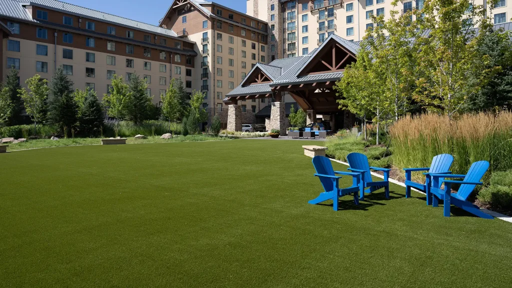image of SYNLawn artificial grass at Gaylord Rockies Resort Aurora Colorado entrance welcome area