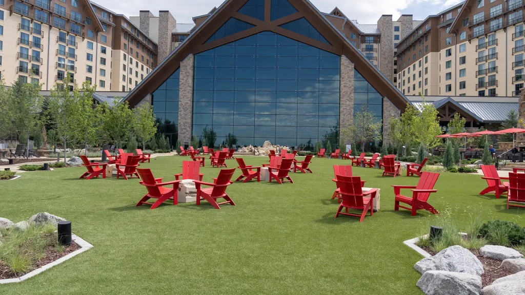 image of SYNLawn artificial grass at Gaylord Rockies Resort Aurora Colorado outdoor lounge area