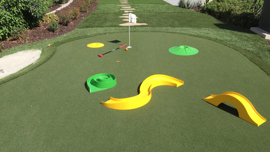 my mini golf kit on synlawn