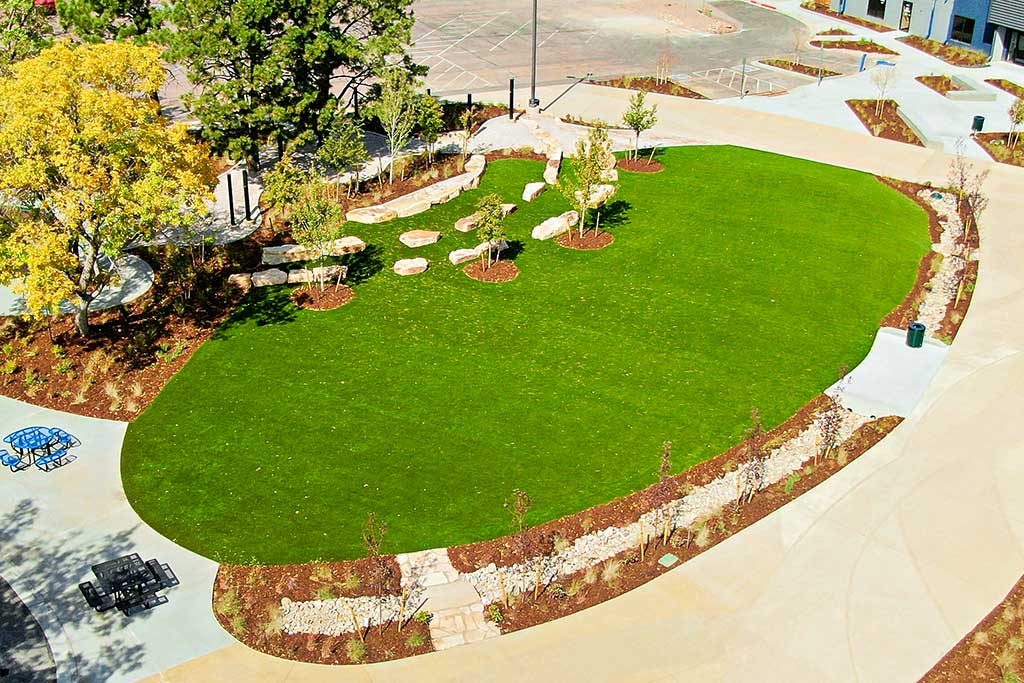 As primeiras faculdades de Colorado Springs instalam o Premium SYNLawn Turf