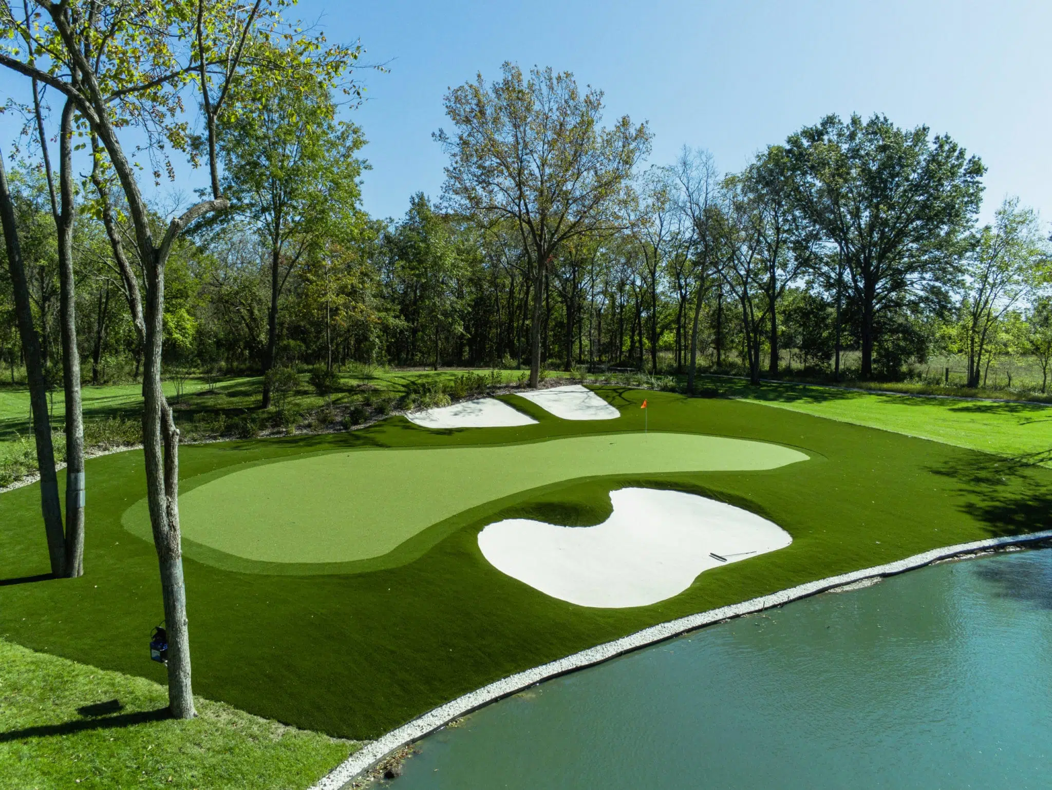 Fishtech installeert beroemde 12e hole bij Augusta Replica voor werknemers