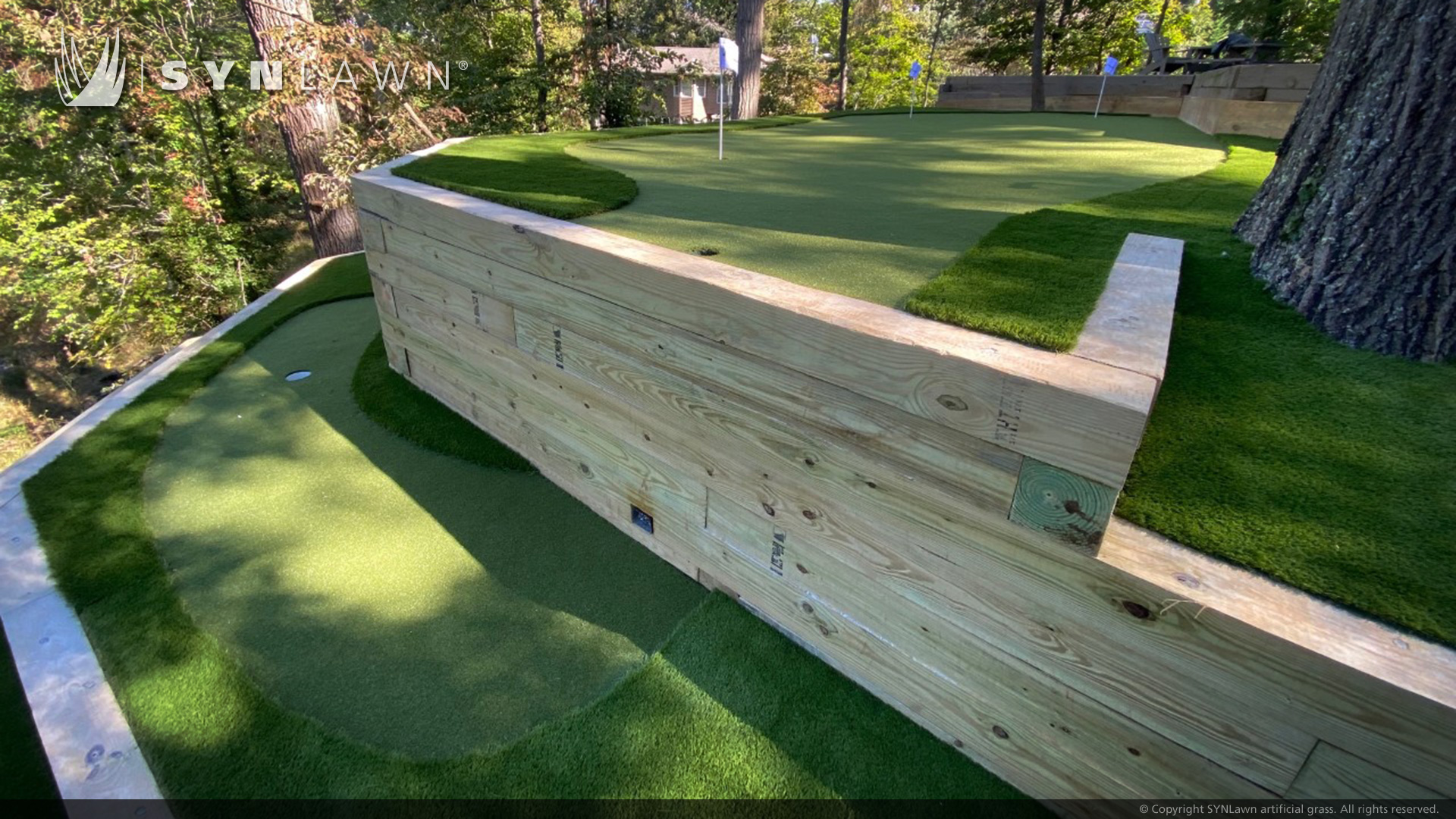 Impressionnant vert à plusieurs niveaux créé pour les propriétaires amateurs de golf