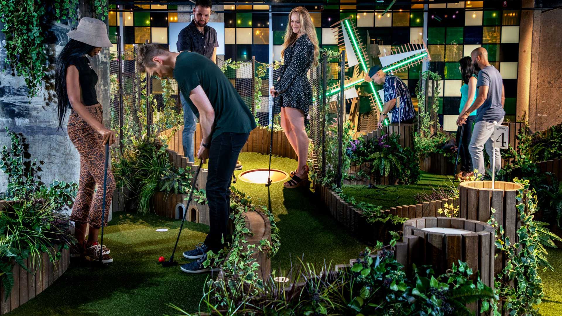 Crazy Golf Facility abre su primera ubicación en EE. UU. con 1 campos de minigolf cubiertos