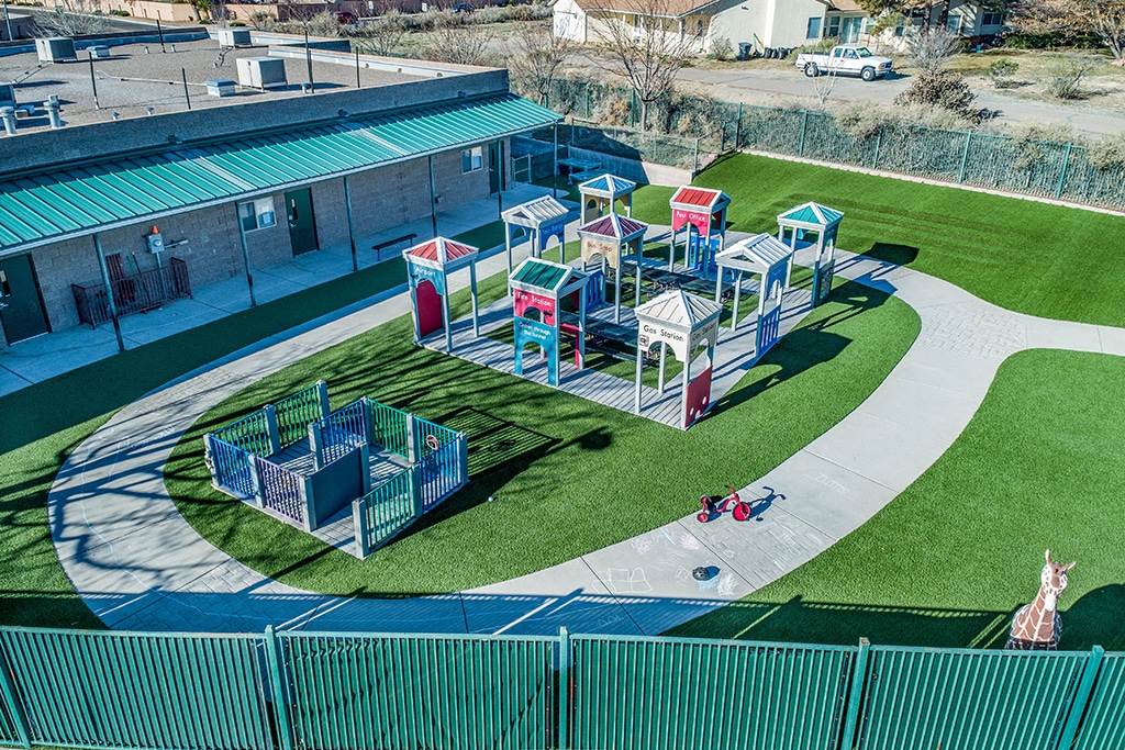 Playgrounds mais seguros para escolas Montessori do Novo México