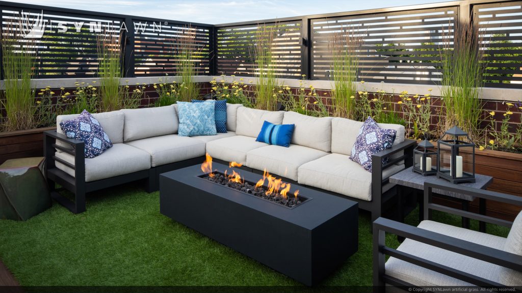 image of SYNLawn artificial grass used for residential rooftop roof deck and patio applications in Chicago Illinois