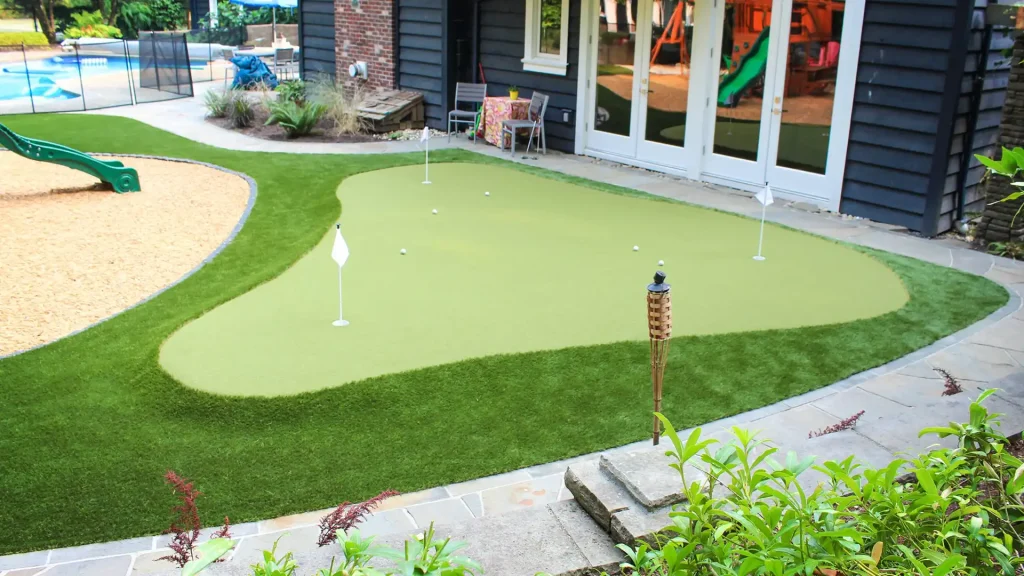 image of synthetic golf putting green installed by SYNLawn Pacific Northwest the artificial grass sales and installation provider for North Vancouver Canada