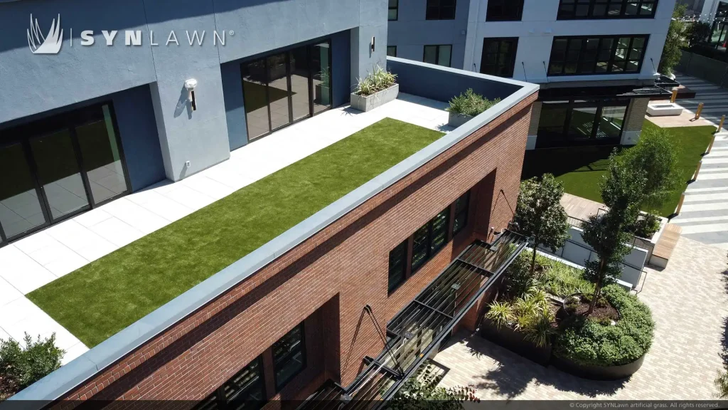image of SYNLawn artificial grass on the roof deck urban patio of the Waymark luxurious mixed-use development complex in the East Bay