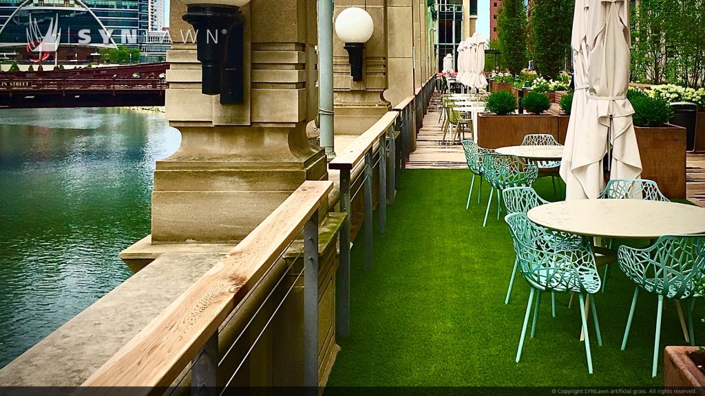 image of SYNLawn artificial grass at Chicago's Merchandise Mart River Plaza Outdoor Green Space