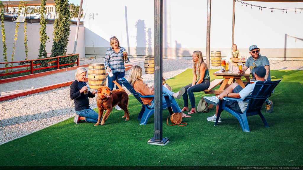 image of SYNLawn Idaho artificial grass at Payette Brewery Outdoor Courtyard Picnic Dining and Drinking area