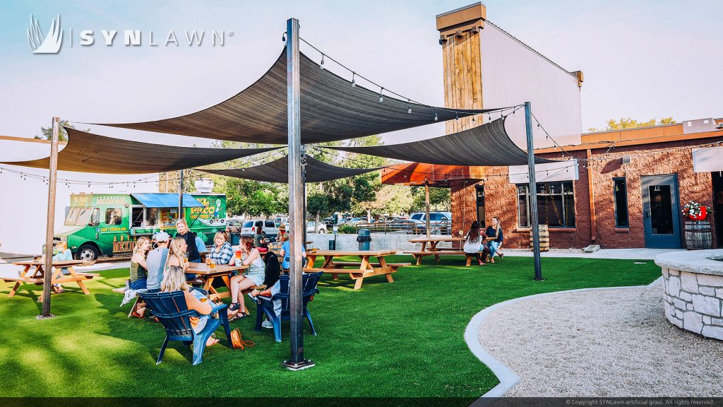 image of SYNLawn Idaho artificial grass at Payette Brewery Outdoor Courtyard Picnic Dining and Drinking area