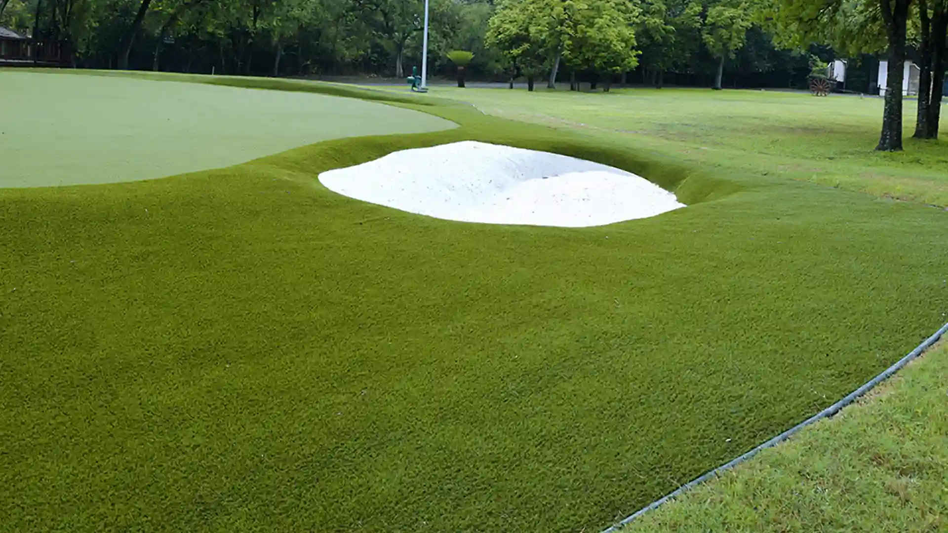 image of synlawn custom artificial grass putting green with shot stopper technology in Monterrey Mexico