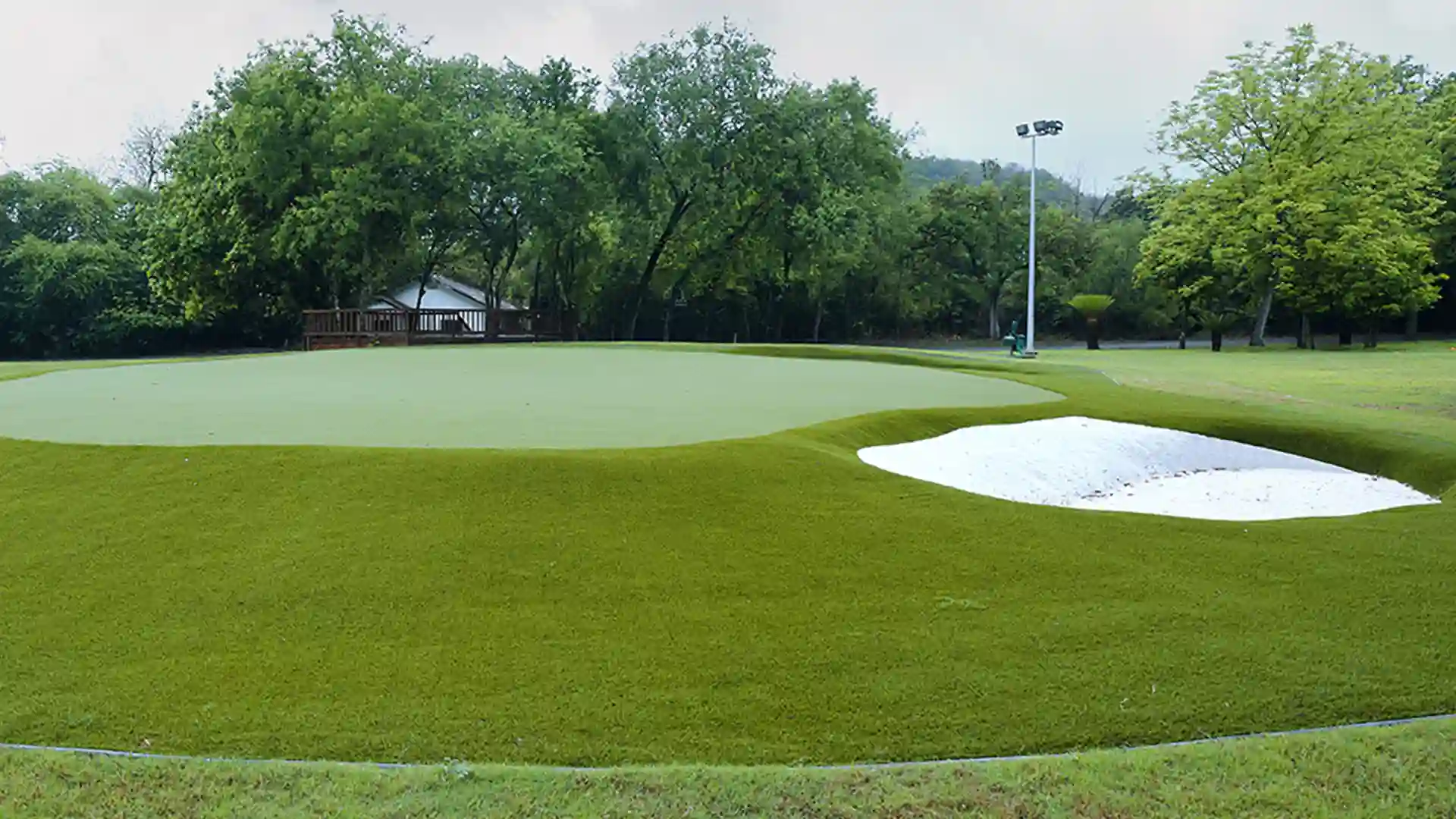 image of synlawn custom artificial grass putting green with shot stopper technology in Monterrey Mexico