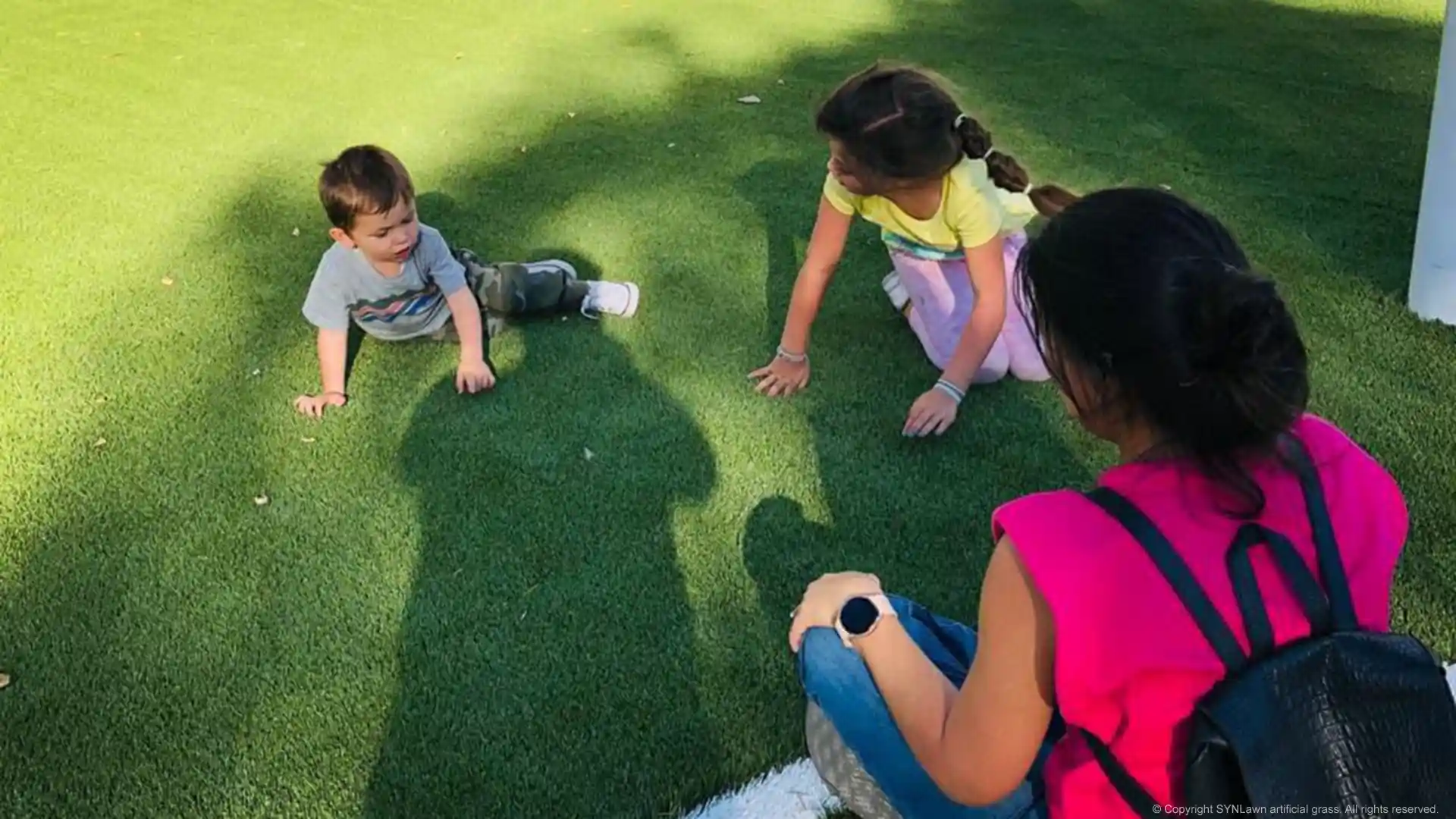 Child safe playground turf in Aldama, Guanajuato, México image of family playing on child safe artificial grass with custom logo in aldama guanajuato méxico