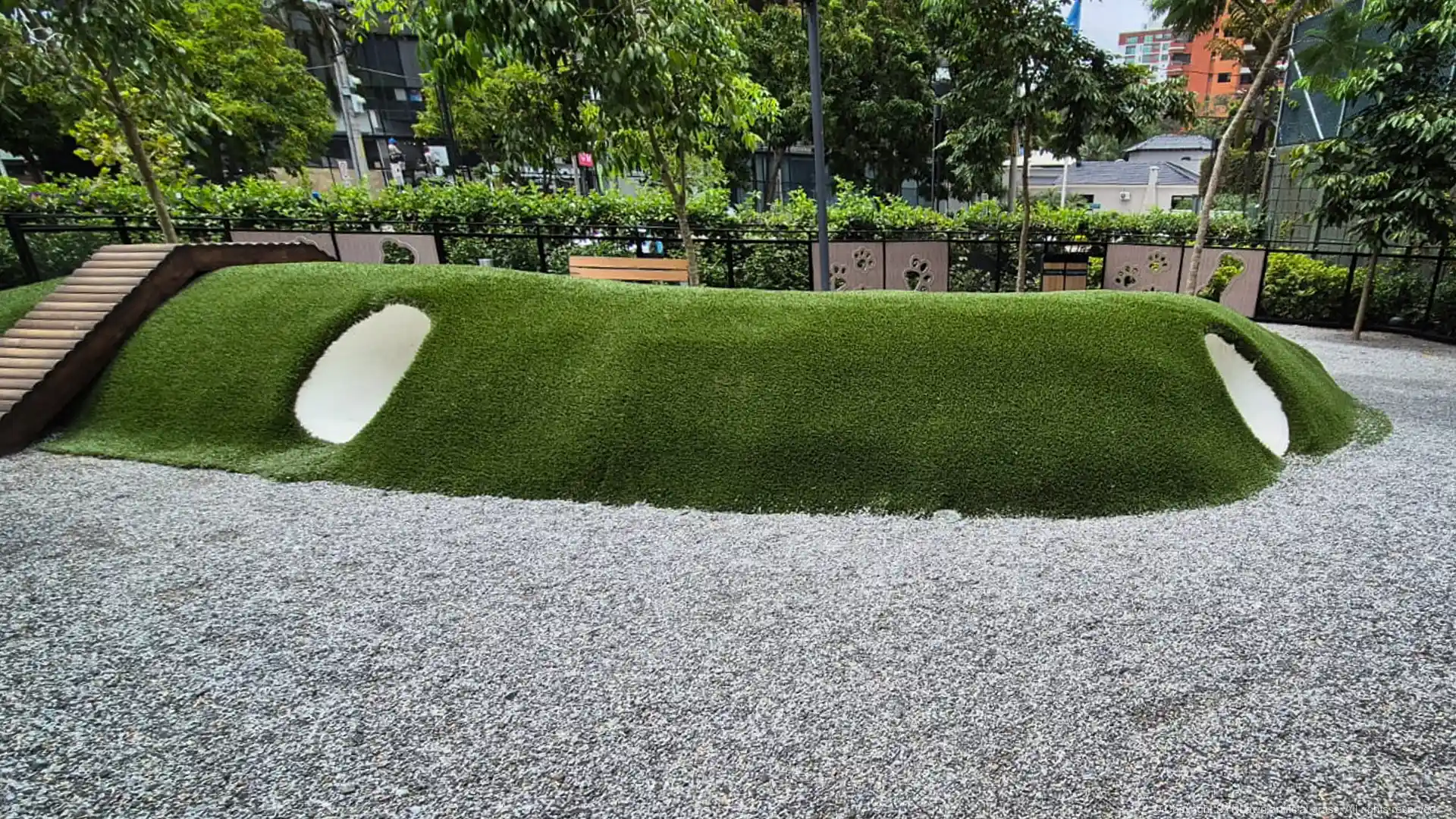 SYNLawn Pet Turf is used to create a mound for dog and pet agility at Guatemala City pet park Latin America image of mounded hill with tunnels at oakland place dog park in guatemala city
